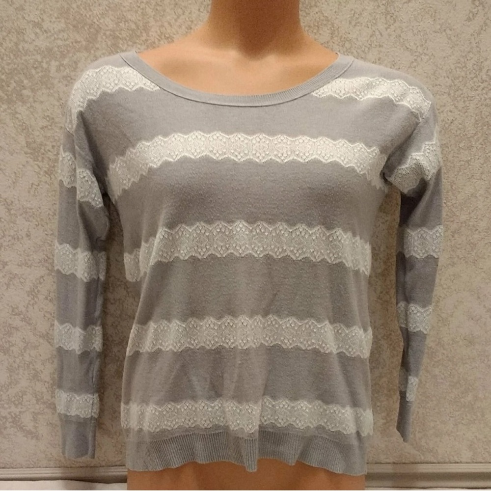American Eagle Outfitters Gray and White Sweater